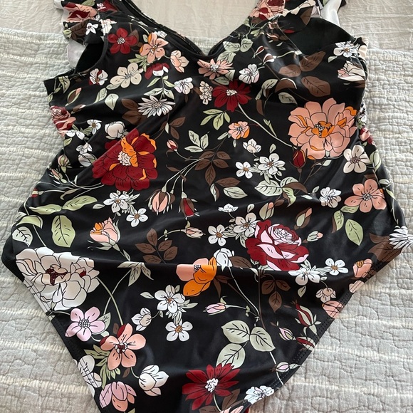 SHEIN floral RUFFLE SLEEVE ONE PIECE SWIMSUIT- 3X - Picture 3 of 4